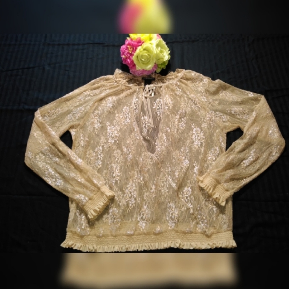 Lane Bryan lace gold & silver wrap top size 18/20.